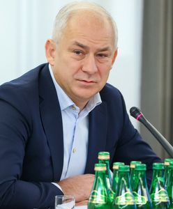 Dowiedział się chwilę temu. Drżącym głosem mówił o podsłuchach