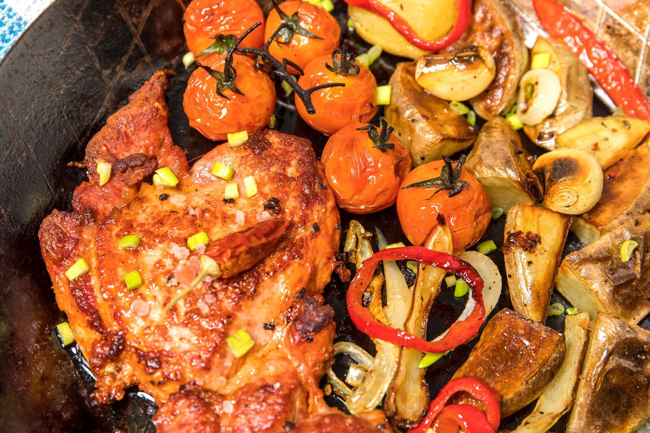 Na rodzinny obiad teściowa upiekła karczek w maśle. Mięso było idealnie kruche i miękkie