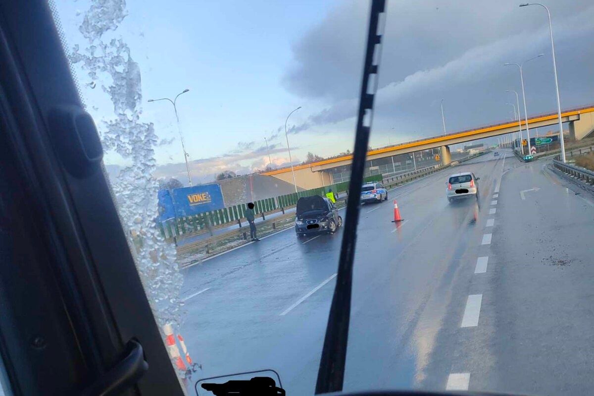 Seat uderzył w bariery na obwodnicy Lublina