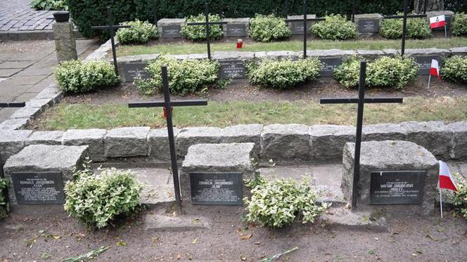 Grób braci Jakubowskich na Powązkach Wojskowych