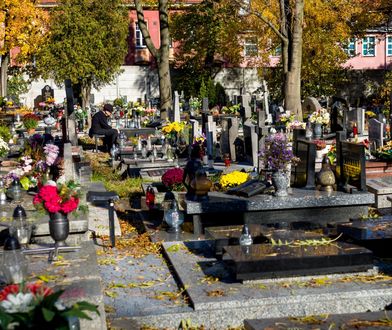 Ceny podskoczyły w tydzień. Ludzie na cmentarzach są wściekli