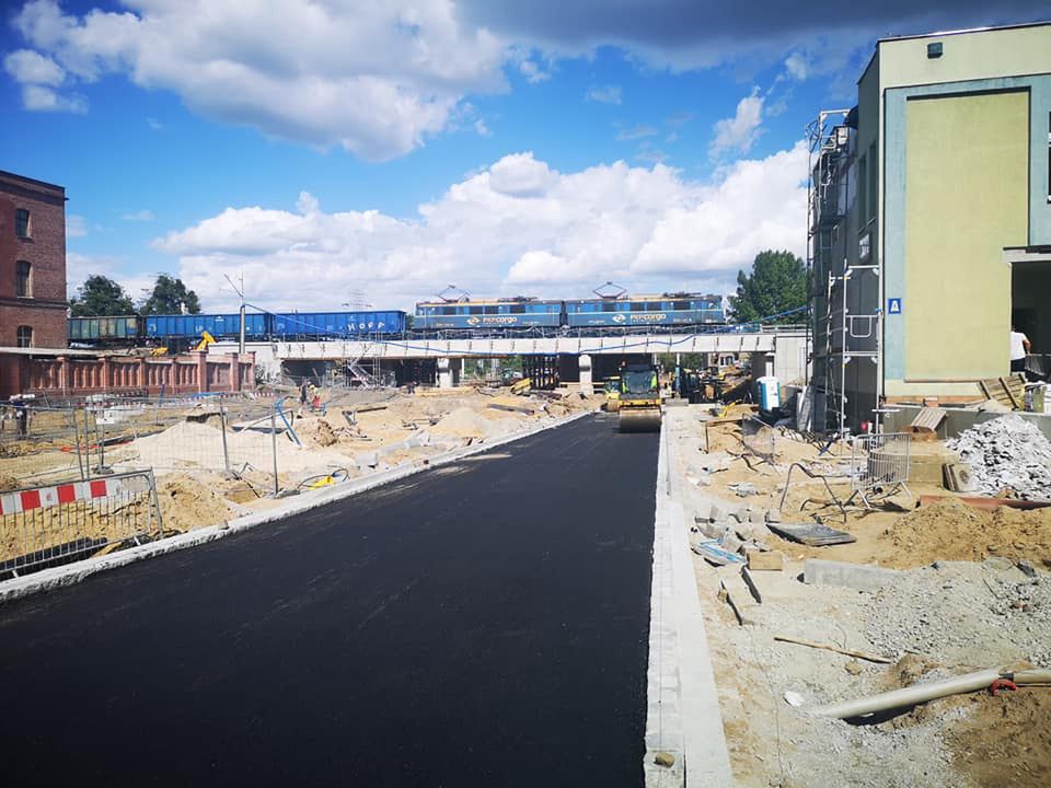 Politechnika Gdańska i Lotos stworzą ekologiczny asfalt - Budowa drogi asfaltowej. Zdjęcie ilustracyjne