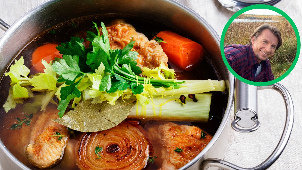 Jak rosół gotuje Karol Okrasa?