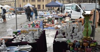 Ostatnia w tym roku taka giełda staroci we Wrocławiu. Klimat nadchodzących świąt dotarł nawet tutaj