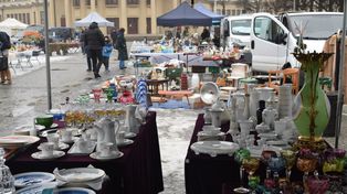 Ostatnia w tym roku taka giełda staroci we Wrocławiu. Klimat nadchodzących świąt dotarł nawet tutaj