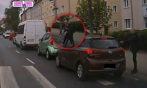 Było czerwone światło. Kobieta ruszyła natychmiast