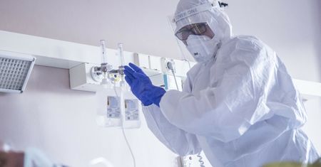 Koronawirus w Polsce. Eksperci: liczba zgonów się utrzyma. Dla wielu Polaków to będą tragiczne święta