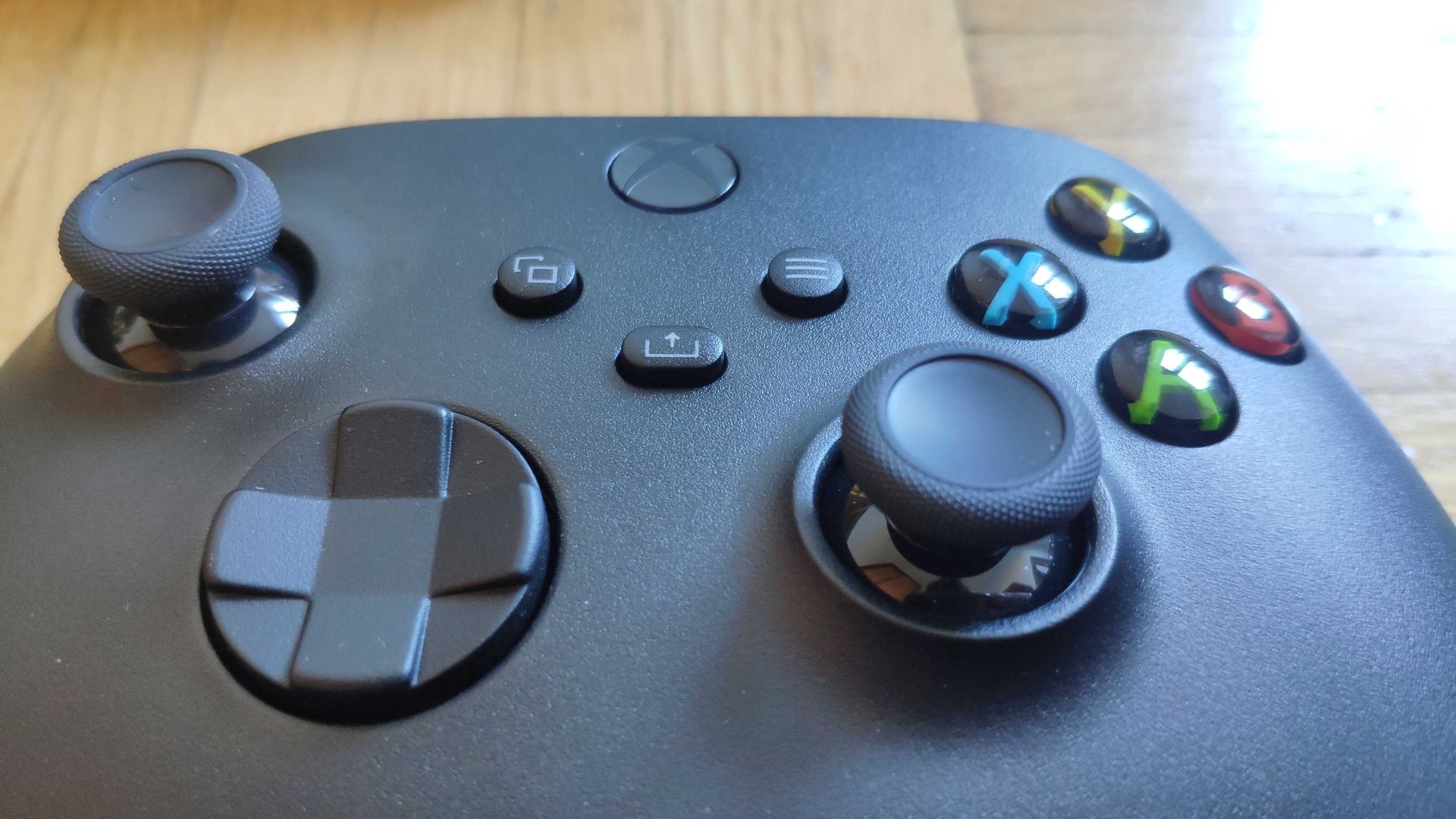 Pady do konsol Xbox One i Xbox Series