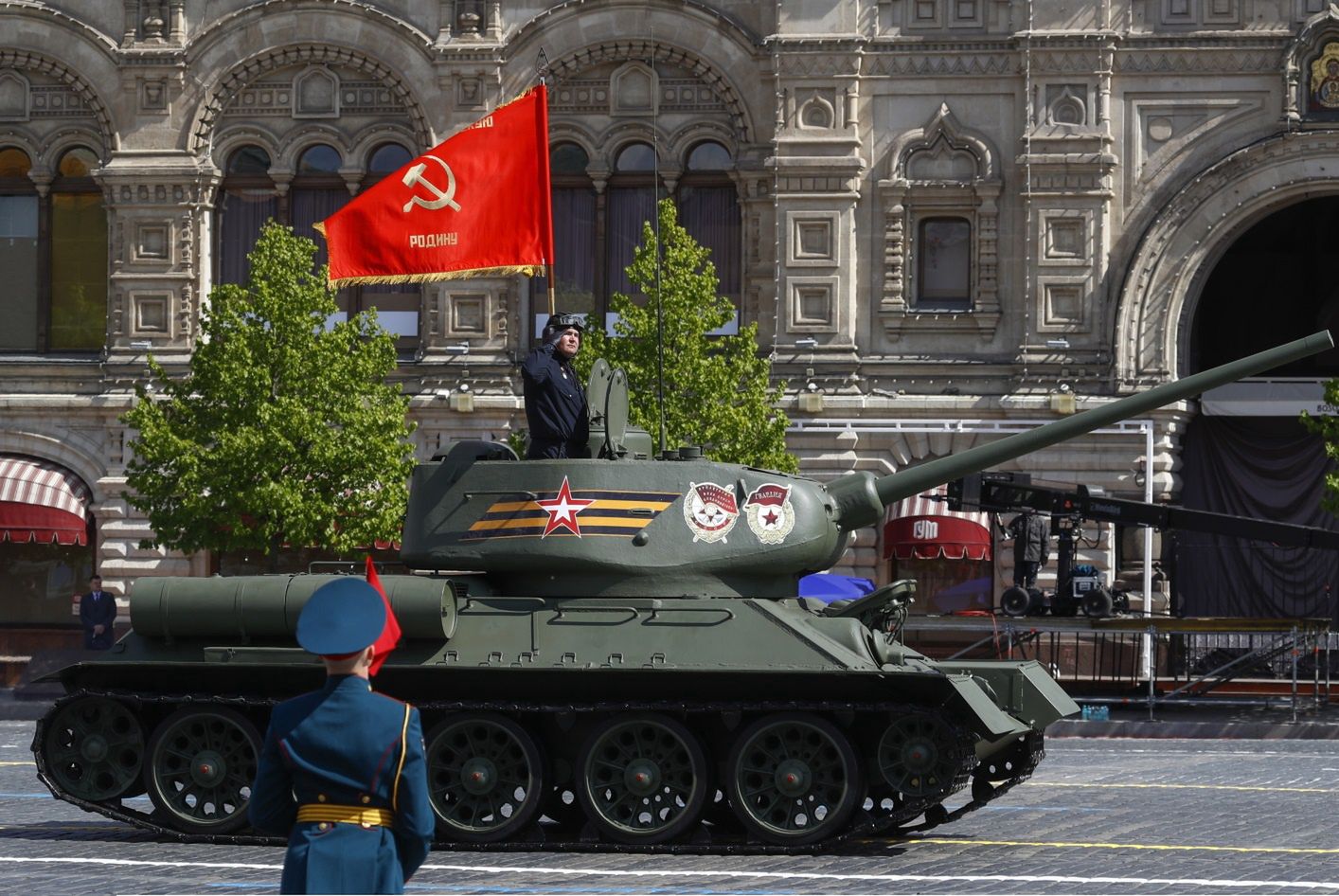 To jedyny czołg, który wyjechał dziś na Plac Czerwony. Ukraińcy pękają ze śmiechu