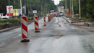 Trwa remont ulicy Poznańskiej w Legnicy, ma zakończyć się w lipcu 2026&nbsp;r., zdjęcia