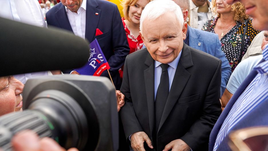 Chełm, 06.08.2023. Wicepremier, prezes PiS Jarosław Kaczyński (C) podczas pikniku �Z miłości do Polski� w Parku Polan w Chełmie, 6 bm. (sko) PAP/Karol Zienkiewicz