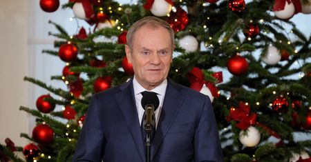 Tusk zaskoczył. Zaczął śpiewać. Dołączyli do niego ministrowie