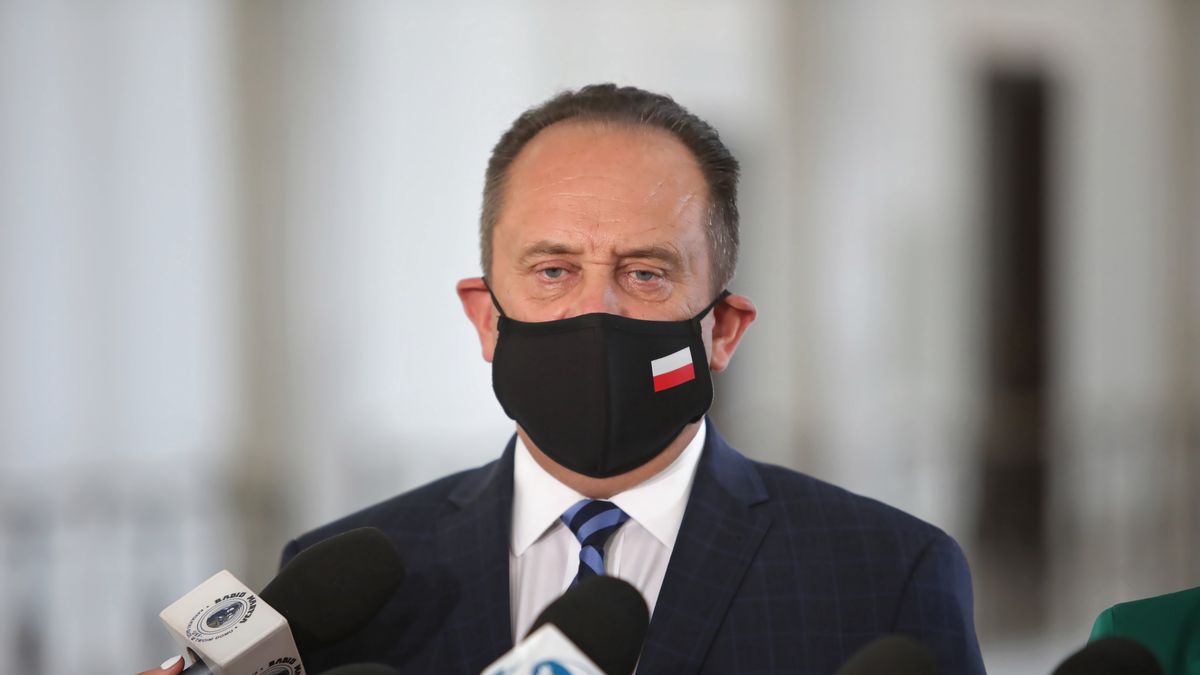 Andrzej Gut-Mostowybriefing, dymisja, koalicji, konferencja, minister, polityk polityka, Porozumienie, pose�, rozpad, rz�d, wiceminister, wiceprezes, Zjednoczona Prawica, covid, covid-19, epidemia, koronawirus, maseczka ochronna, pandemia, sars-cov-2, Andrzej Gut Mostowy