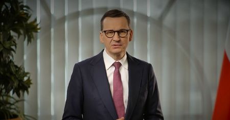 Trzęsienie po materiale o Janie Pawle II. Premier nie odpuszcza, jest spot