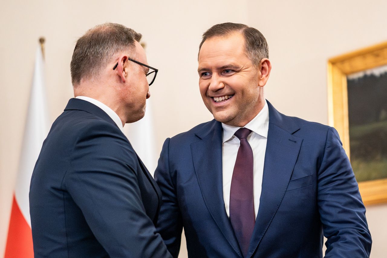 Kilka głośnych salw, później zmiana tempa. Wiemy, jaka będzie strategia Nawrockiego