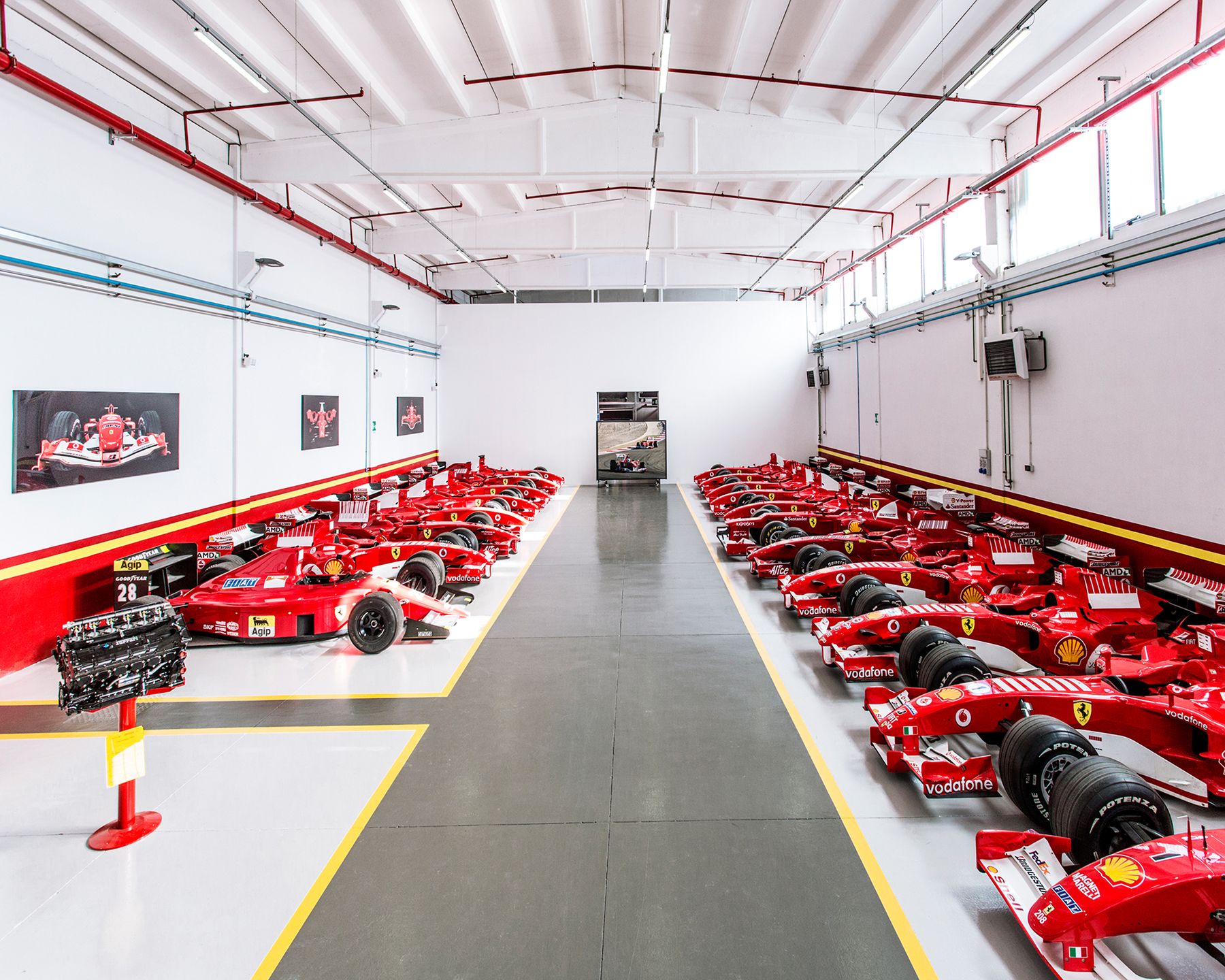 Z fotograficzną wizytą w świecie fabryki Ferrari w Maranello 6