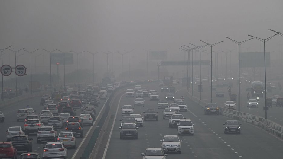 Truj?cy smog w Indiach
NEW DELHI, INDIA - NOVEMBER 17: Thick layer of smog amid rise in pollution levels at NH24 near Akshardham Temple on November 17, 2024 in New Delhi, India. Photo by Arvind Yadav/Hindustan Times  Delhi-NCR Air Quality Hits Hazardous Levels PUBLICATIONxNOTxINxIND
IMAGO/Hindustan Times