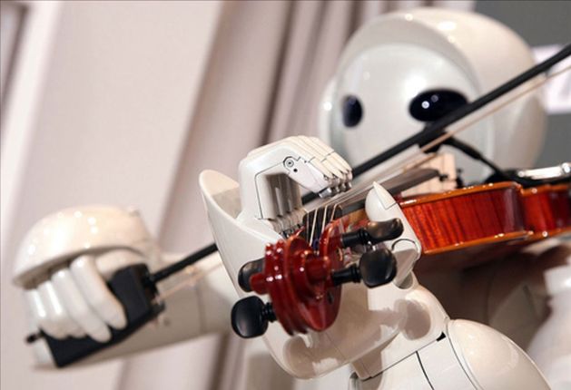 Robot Toyoty grający na skrzypcach [wideo]