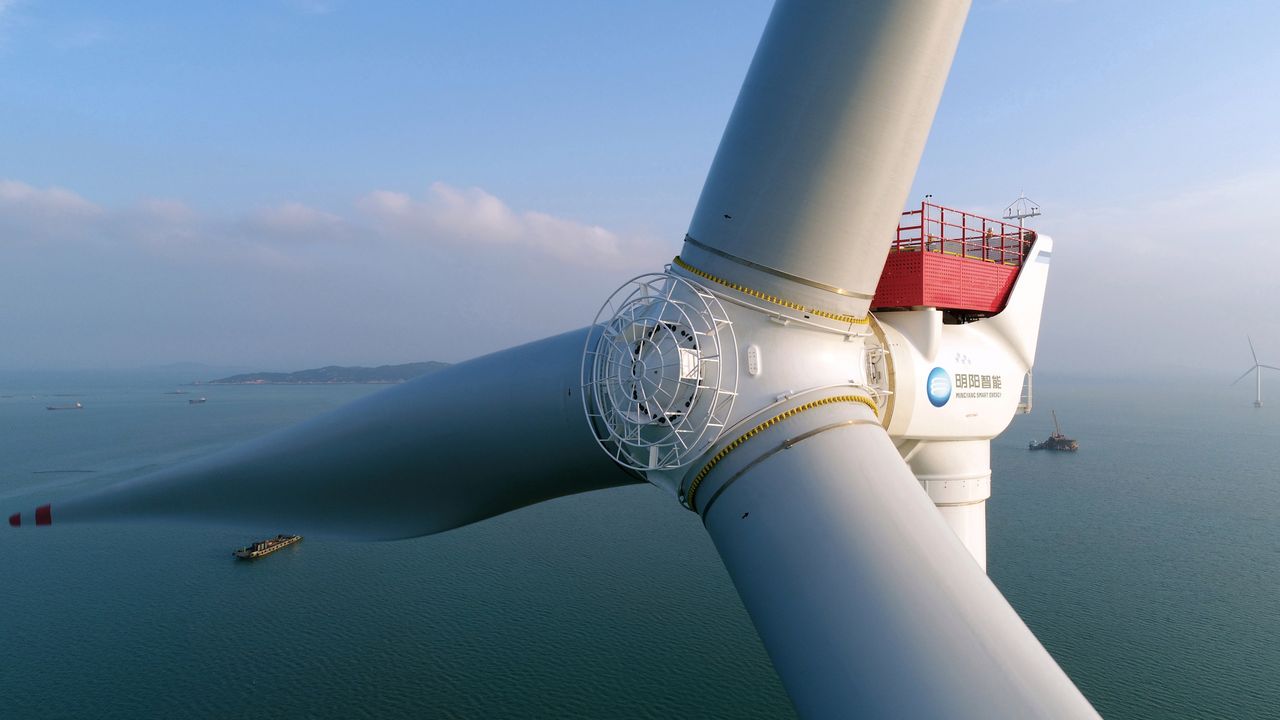 Chińska firma buduje kolosa. To największa morska turbina wiatrowa o mocy 16 MW