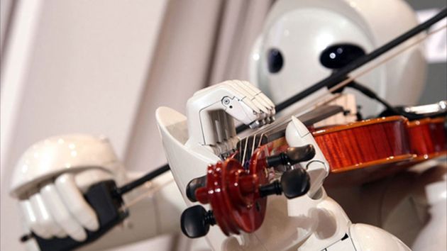 Robot Toyoty grający na skrzypcach [wideo] 1