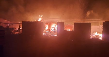 Oleśnica. Pożar zniszczył sens życia i źródło utrzymania pana Zbyszka. Przyjaciele chcą pomóc odbudować jego pasiekę