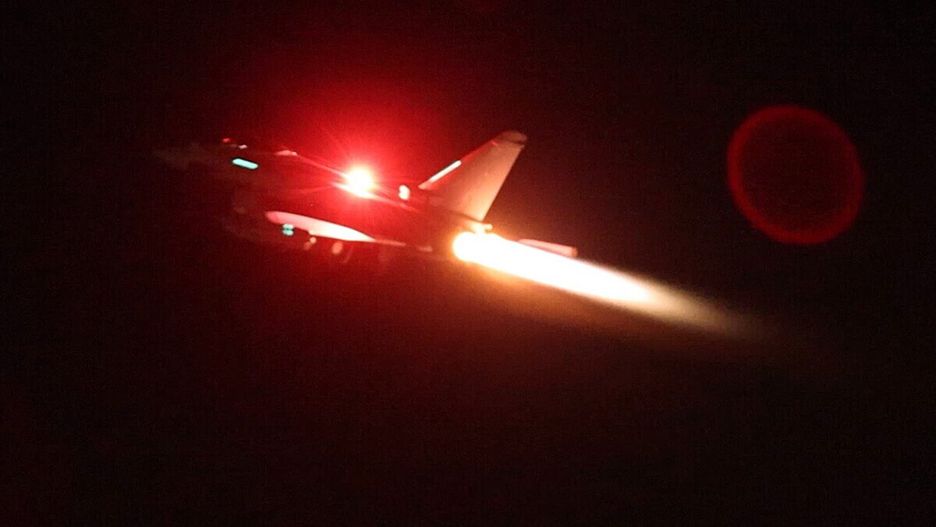 UK and US launch air strikes against targets in Yemen
epa11070759 A handout photo made available by the British Royal Air Force (RAF) shows a RAF Typhoon aircraft taking off to join a US-led coalition to conduct air strikes against military targets in Yemen, from RAF Akrotiri base in Cyprus, 11 January 2024 (issued 12 January 2024). Four RAF Typhoons launched from RAF Akrotiri on 11 January to conduct strikes against military targets in Yemen. Houthi rebels have been targeting merchant vessels in the Red Sea and Gulf of Aden with missiles and drones. According to the Royal Air Force, Houthi attacks in the Red Sea greatly increased between November and December, causing major shipping companies to cease sailing in the region and insurance costs to rise ten-fold since early December.  EPA/SGT LEE GODDARD/BRITISH ROYAL AIR FORCE MANDATORY CREDIT: UK MOD CROWN COPYRIGHT HANDOUT EDITORIAL USE ONLY/NO SALES HANDOUT EDITORIAL USE ONLY/NO SALES 
Dostawca: PAP/EPA.
SGT LEE GODDARD/BRITISH ROYAL AIR FORCE