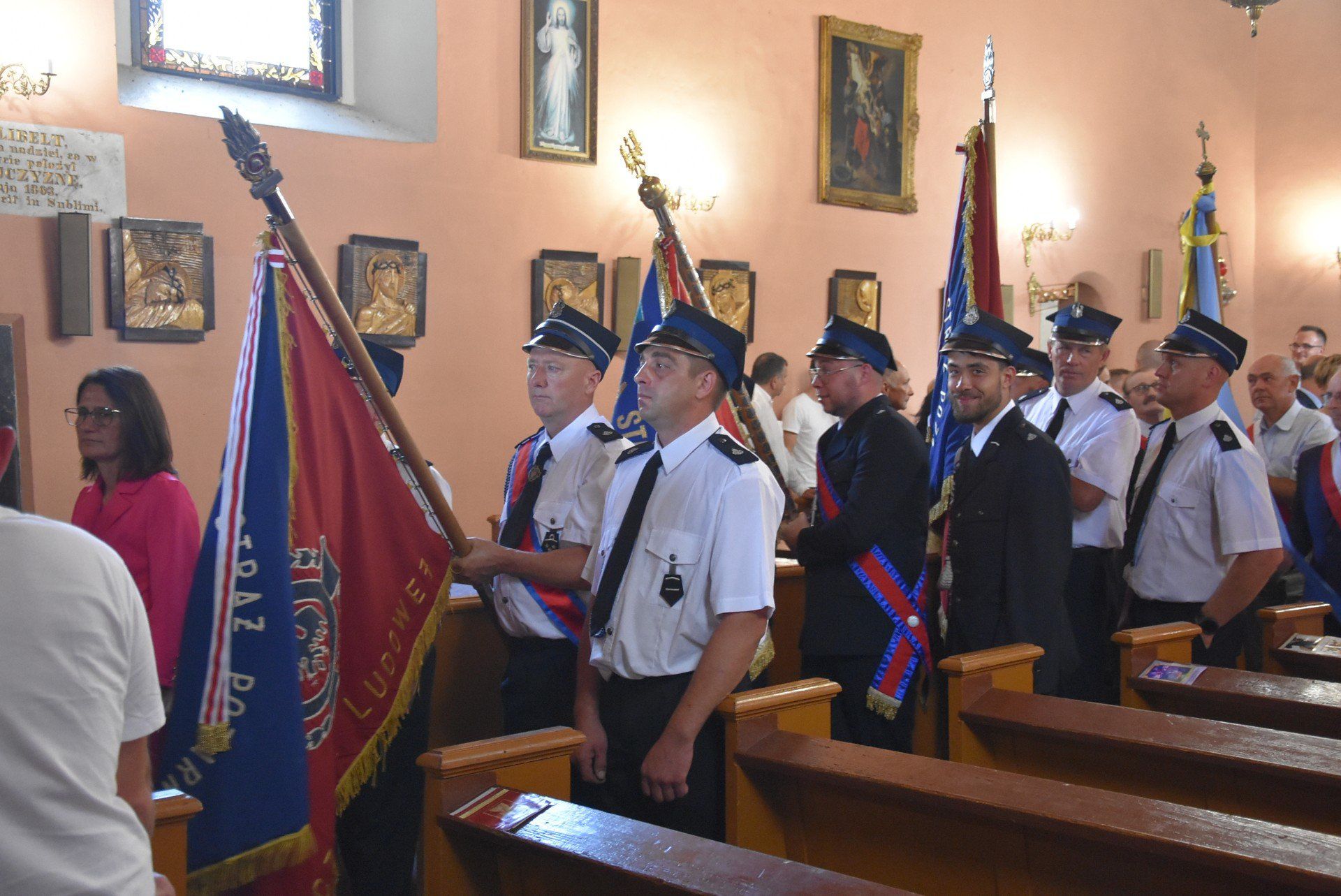 Poczty sztandarowe uczestniczące w uroczystości