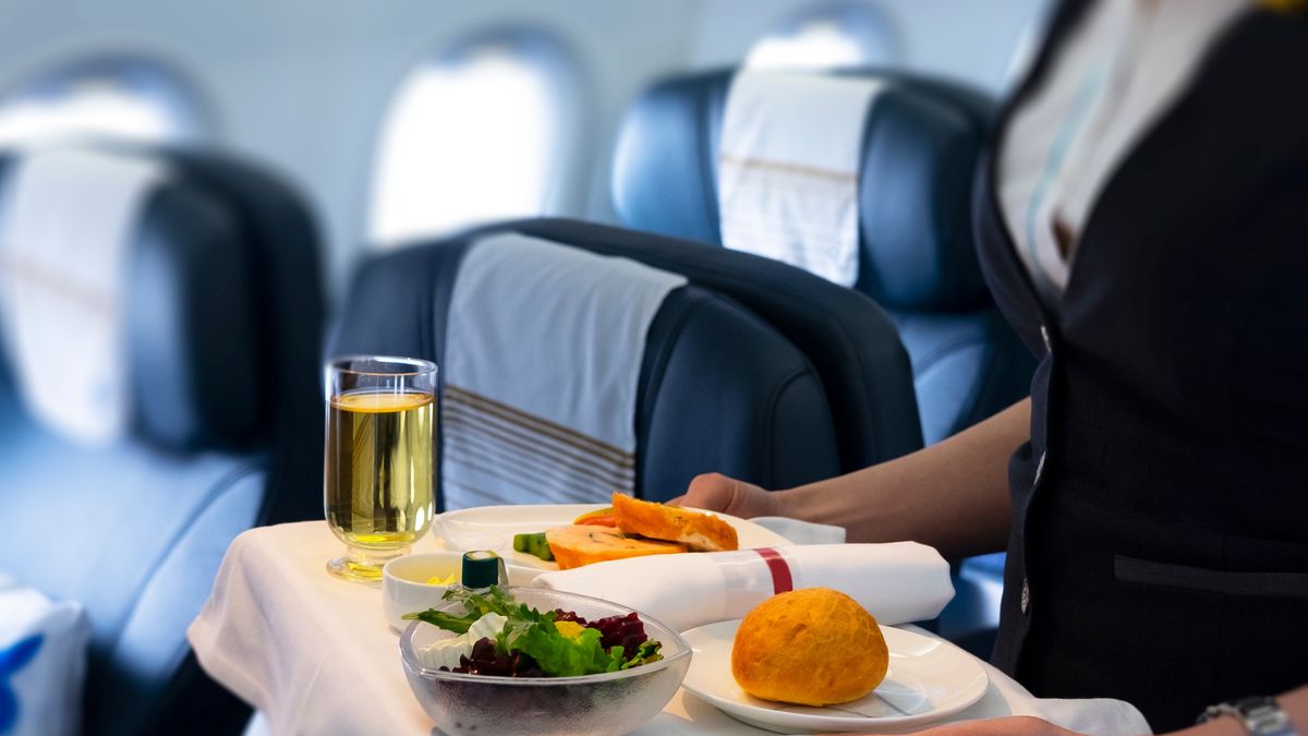 Nienawidzą, gdy zamawiają ten napój. Stewardessa zdradza tajemnice