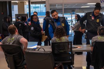 Shutdown w USA uderza w lotniska. Agenci TSA pracują bez wynagrodzenia