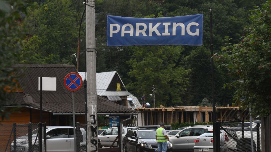 Jak nie wyjdzie z noclegiem, to Sylwestra można spędzić na parkingu 