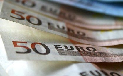 Cena euro spadła do najniższego poziomu od miesiąca