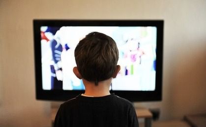 Internauci nie chcą płacić na telewizję publiczną, zgadzają sie na jeszcze wiecej reklam i przerywanie programów