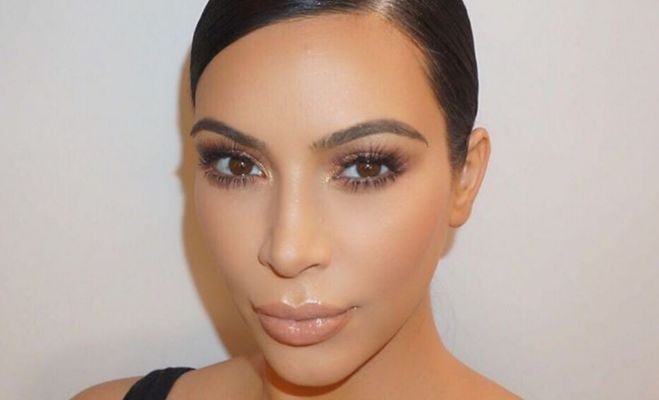Podstawowa kosmetyczka Kim Kardashian to 50 kosmetyków!