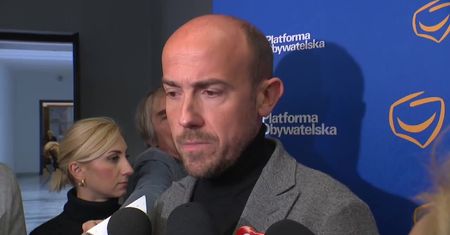400 kilogramów dysków z MSZ przekazanych do “fizycznej utylizacji”. Komentarze polityków