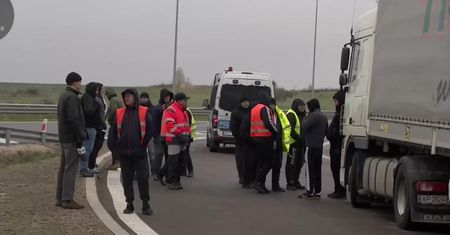 Gorąco na granicy. Ukraińcy ruszyli w stronę protestujących polskich kierowców. Zablokowała ich policja