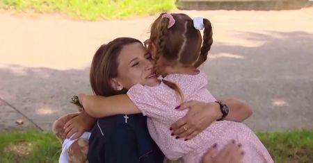 Pięcioletnia Lenka zadzwoniła na 112 i uratowała mamę. Od policji dostała gratulacje i prezenty
