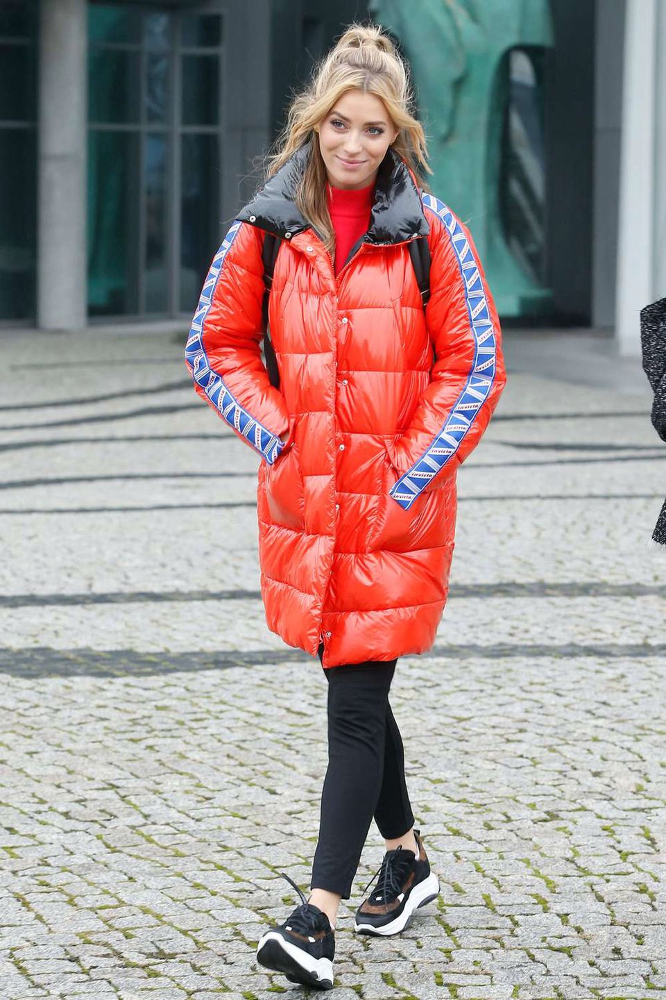 Marcelina Zawadzka w marchewkowej kołderce