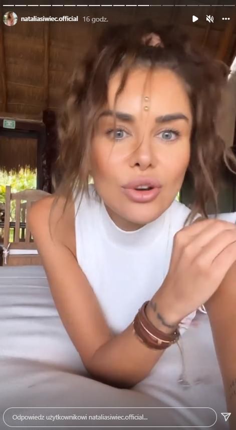 Natalia Siwiec z kolczykiem w czole