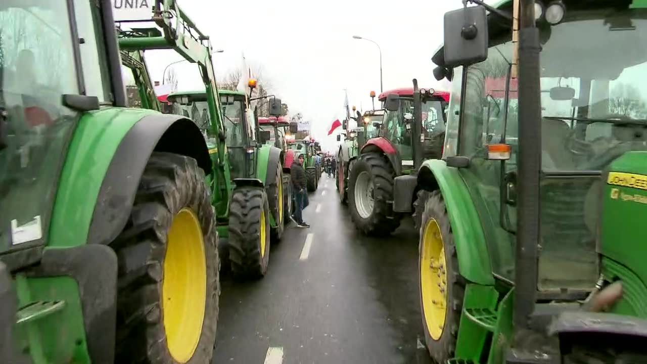 Protest rolników w Warszawie. Najpierw kolumna ciągników, potem przemarsz przez centrum