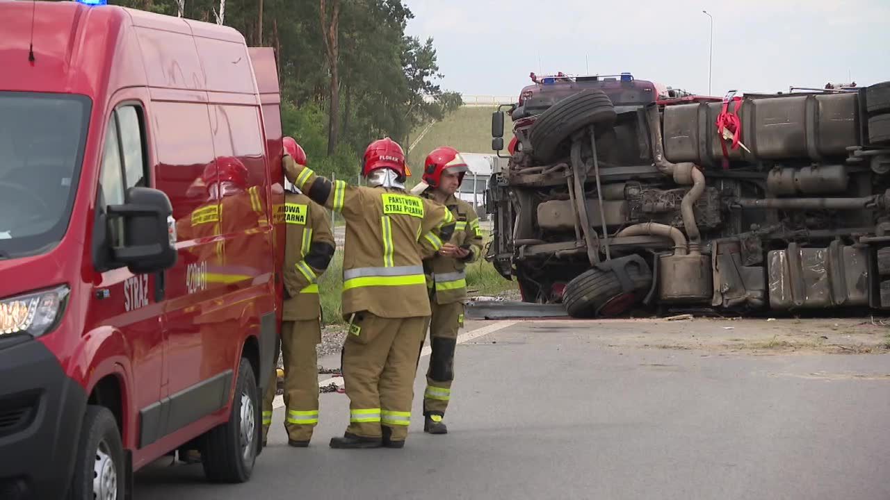 Zderzenie ciężarówek – poważny wypadek na trasie S17 pod Garwolinem.