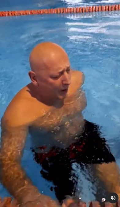 Jacek Wójcik paraduje bez koszulki. Fanki oszalały na jego punkcie