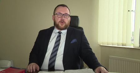 Prokuratura w Stalowej Woli postawiła opiekunom 2,5-letniego chłopca zarzut gwałtu i usiłowania zabójstwa