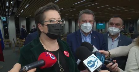 Komisja zdrowia miała zająć się nową ustawą covidową. Przegłosowano wniosek o przerwę do wtorku