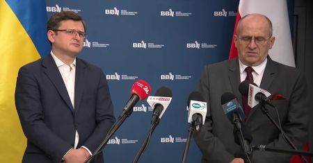 “Będziemy kontynuować walkę”. Szef MSZ Ukrainy z wieczorną wizytą w Warszawie