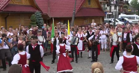 Festiwal Folkloru Ziem Górskich w Zakopanem. Zespoły walczą o złotą ciupagę.