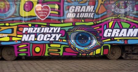 Wrocławskie MPK wystawiło na aukcję WOŚP wagon tramwaju z 1979 roku. “Będzie jeździł do końca świata i o jeden dzień dłużej”