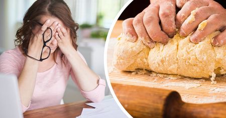 Oto przepis na antystresową drożdżówkę. Pieczenie tego ciasta daje niesamowite efekty