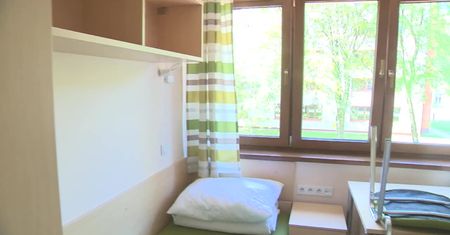 Studentów nie stać na wynajem mieszkań, więc szturmują akademiki
