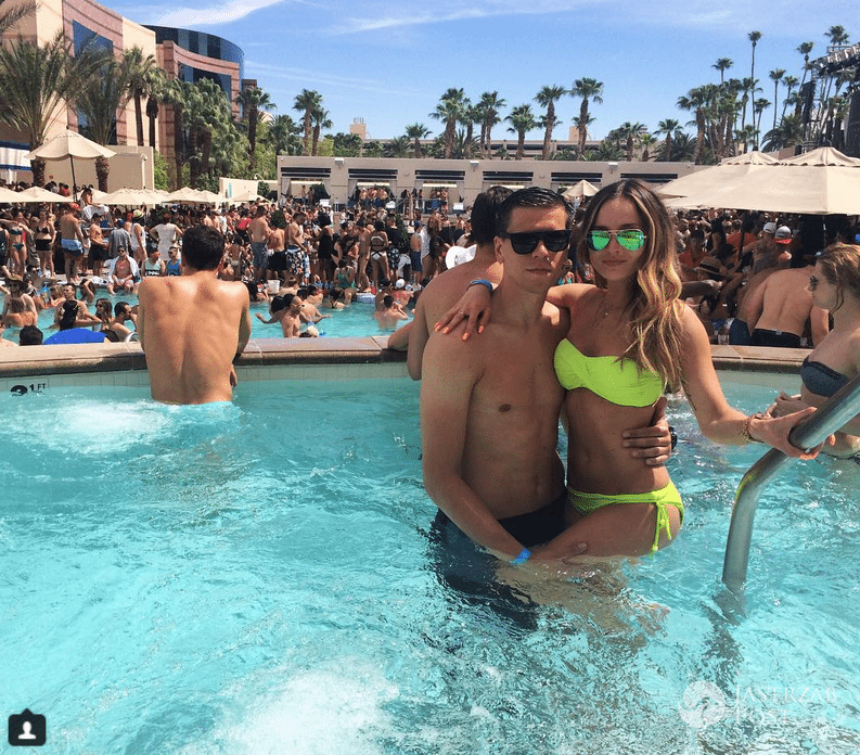 Wojciech Szczęsny bez koszulki i Marina w bikini