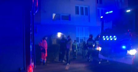 Ewakuacja mieszkańców bloku w Częstochowie. Na klatce ktoś rozpylił nieznaną substancję